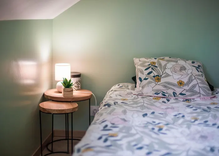 Saint-léonard-des-bois, 6 Pièces, 12 Personnes - Fr-1-410-355