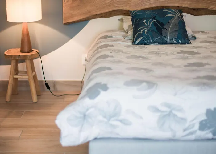 Сasa de vacaciones Saint-léonard-des-bois, 6 Pièces, 12 Personnes - Fr-1-410-355 *